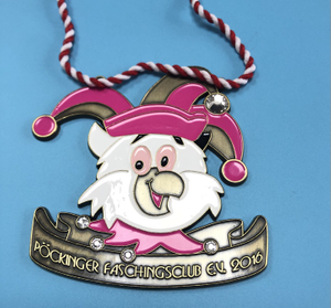  China Factory Price Fashion Design Logo Custom Metal Halloween Medals Brass Plated Parrot Bird Carnival Zinc Alloy Medallion