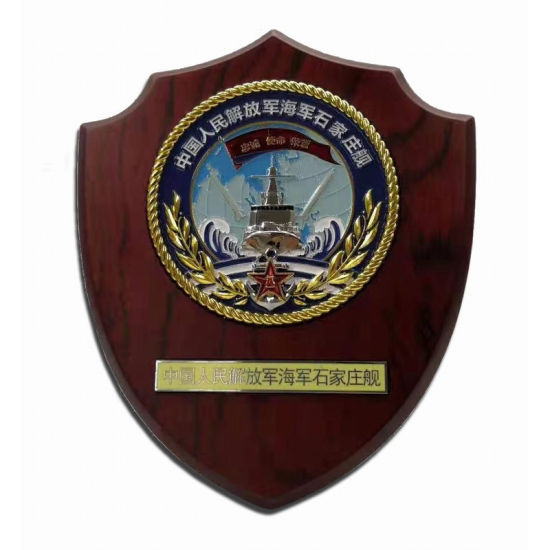 Custom Shape Engraved Logo Souvenir Metal Plaque with Wooden Base